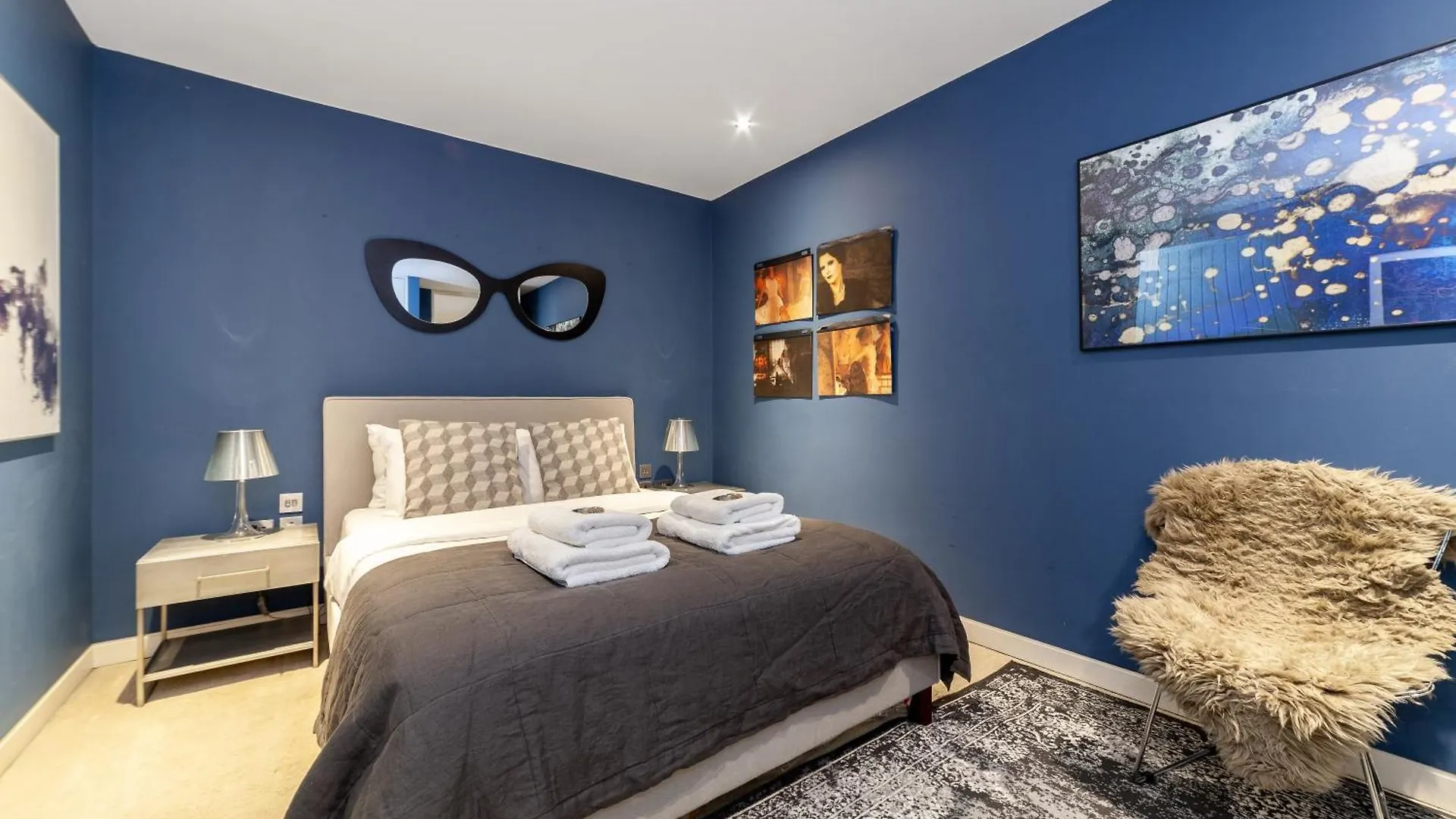 Charming 3Br Shoreditch Duplex Loft With Balconies Londýn Apartmán